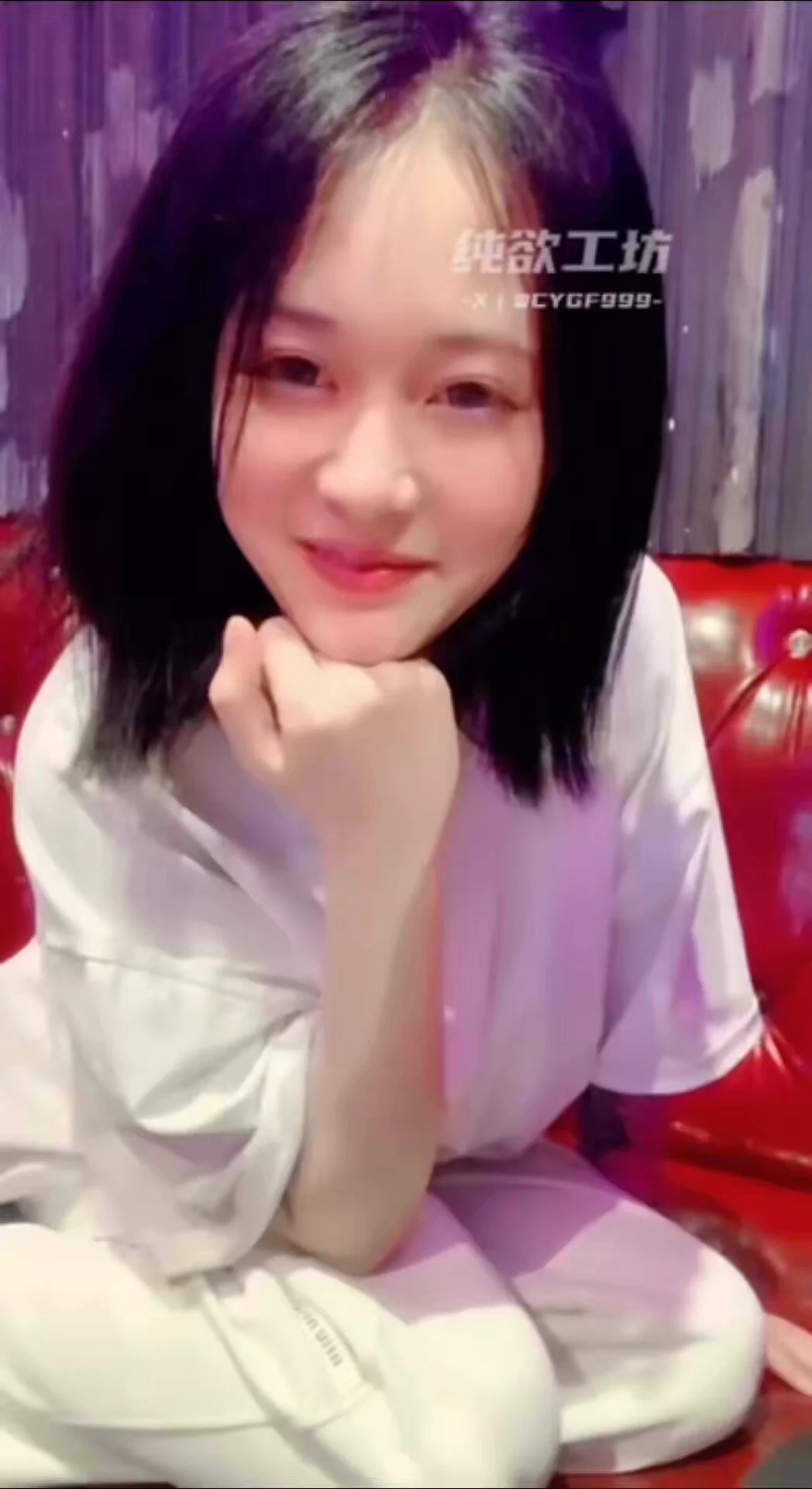 看这颜值可好？氛围无敌，就这闺蜜还过来给我唆几下，今晚得一起拿下，给兄弟们也唆开心… https://t.co/j9esNF4BxU