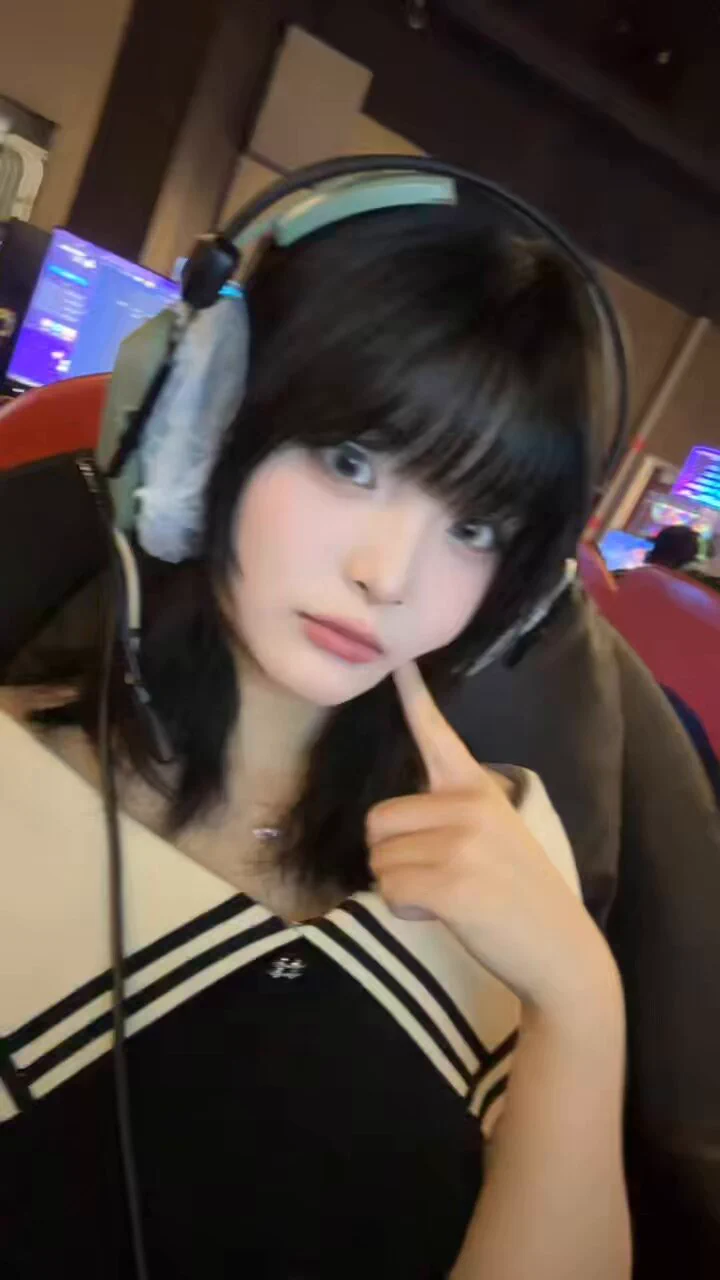 在网吧当陪玩 https://t.co/Hr8AOojszb