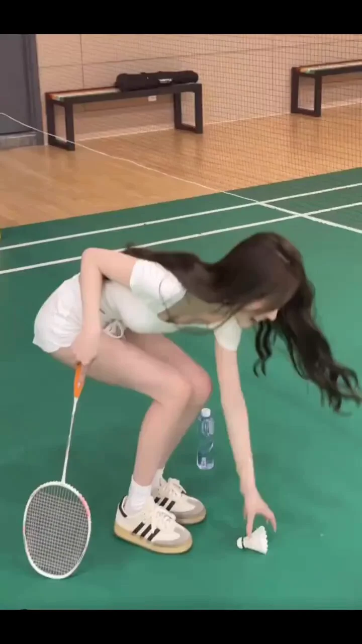 Good afternoon! Let's play badminton together. https://t.co/ZViOccBlmW