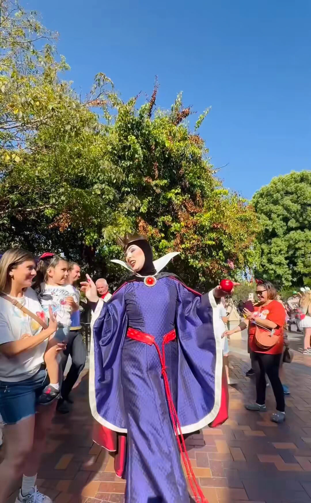 she LOVES her job😭 https://t.co/7kSCEBNDx8