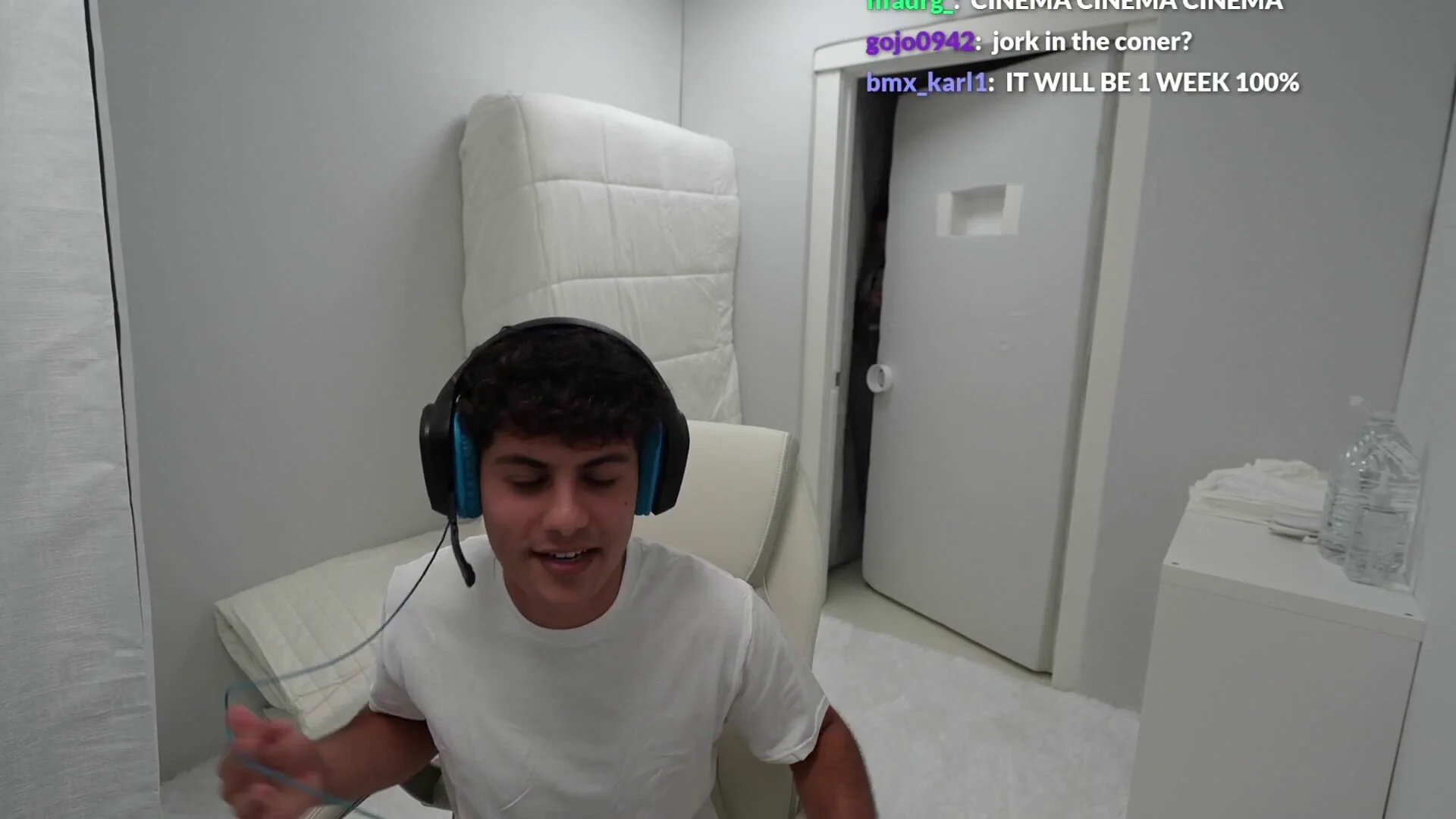 Plaqueboymax made a last minute appearance on StableRonaldo’s stream before starting his Elden Ring marathon where he will not be allowed to interact with another human while trapped in the white room 
https://t.co/vE6y011p3B