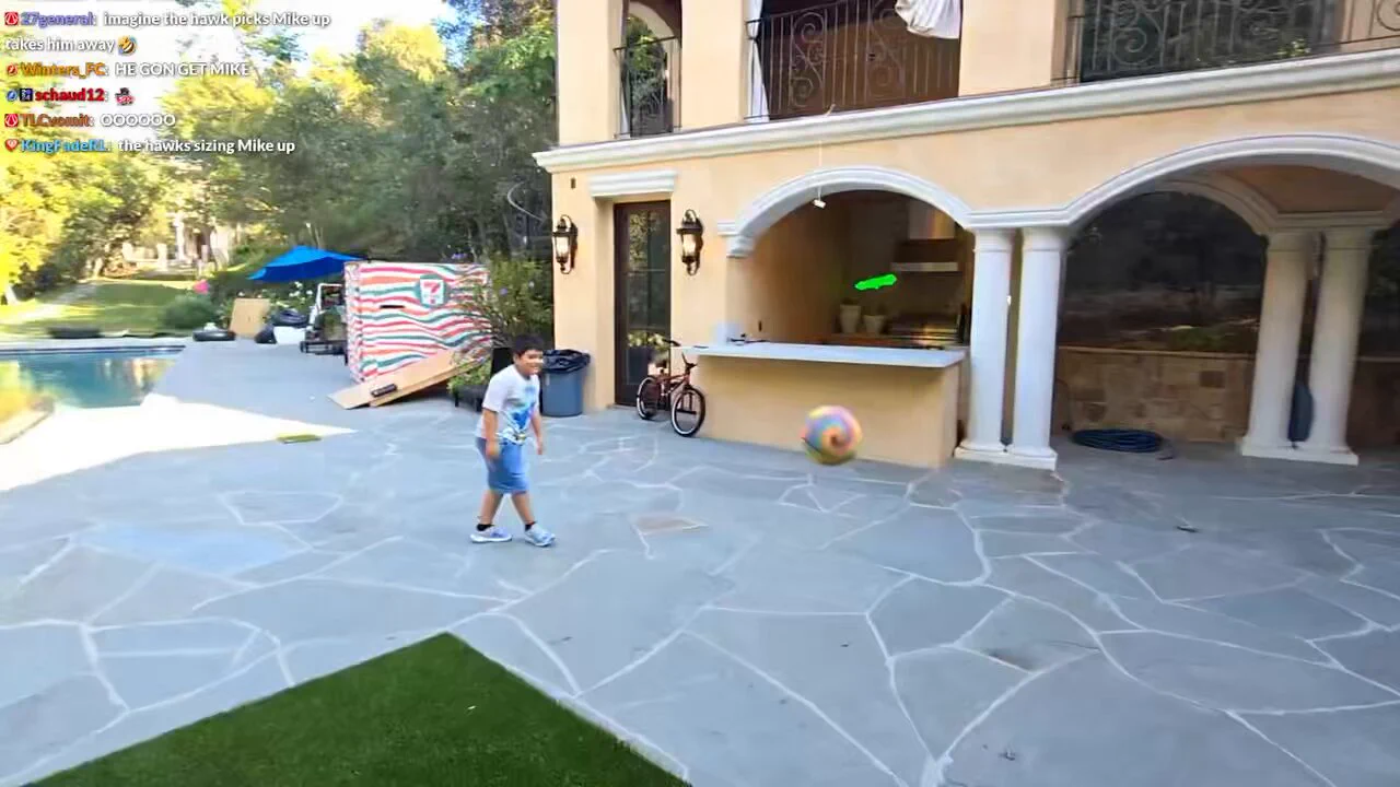 FAZE MIKE JUST HIT AN INSANE BASKETBALL TRICKSHOT WITH ADAPT 🔥  https://t.co/0EJ7vvtEWN