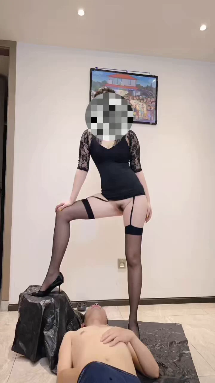 狗东西一边疯狂撸着自己的狗Jb，一边张大嘴巴做主人的马桶，先把主人的圣水一滴不漏的喝完，才会得到主人美味的黄金哦
#黄金圣水 #杭州SM #杭州月焱S
原创投稿⬇️
@Xiaoxiaofoer
@ToukaYuan
@MitsumeDoji https://t.co/M3rxRRolQ1