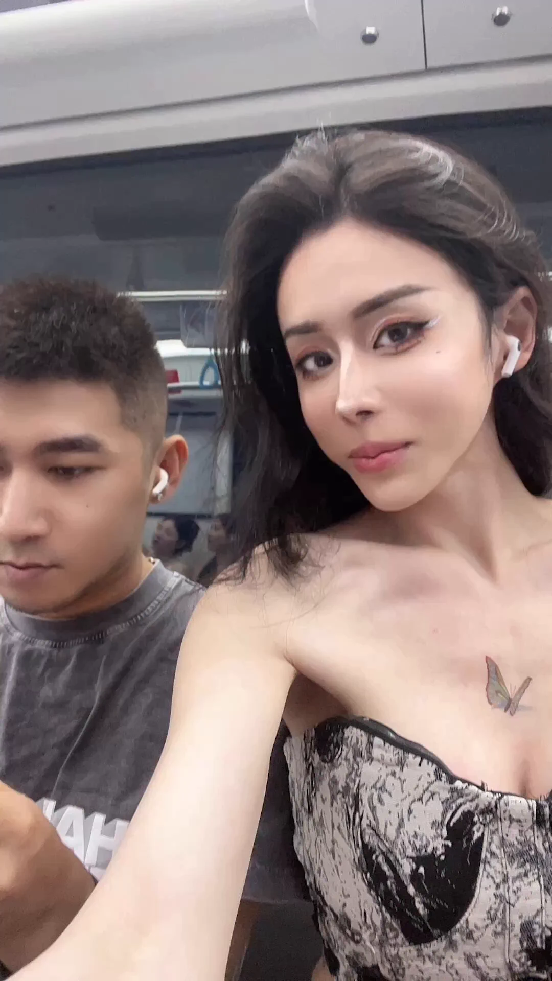 人夭都嫌我不够高端 不够美 皮肤不够白 身材不够好 都不跟我做朋友💔
所以我的朋友都是gay🥳 https://t.co/MkwkUzxagC