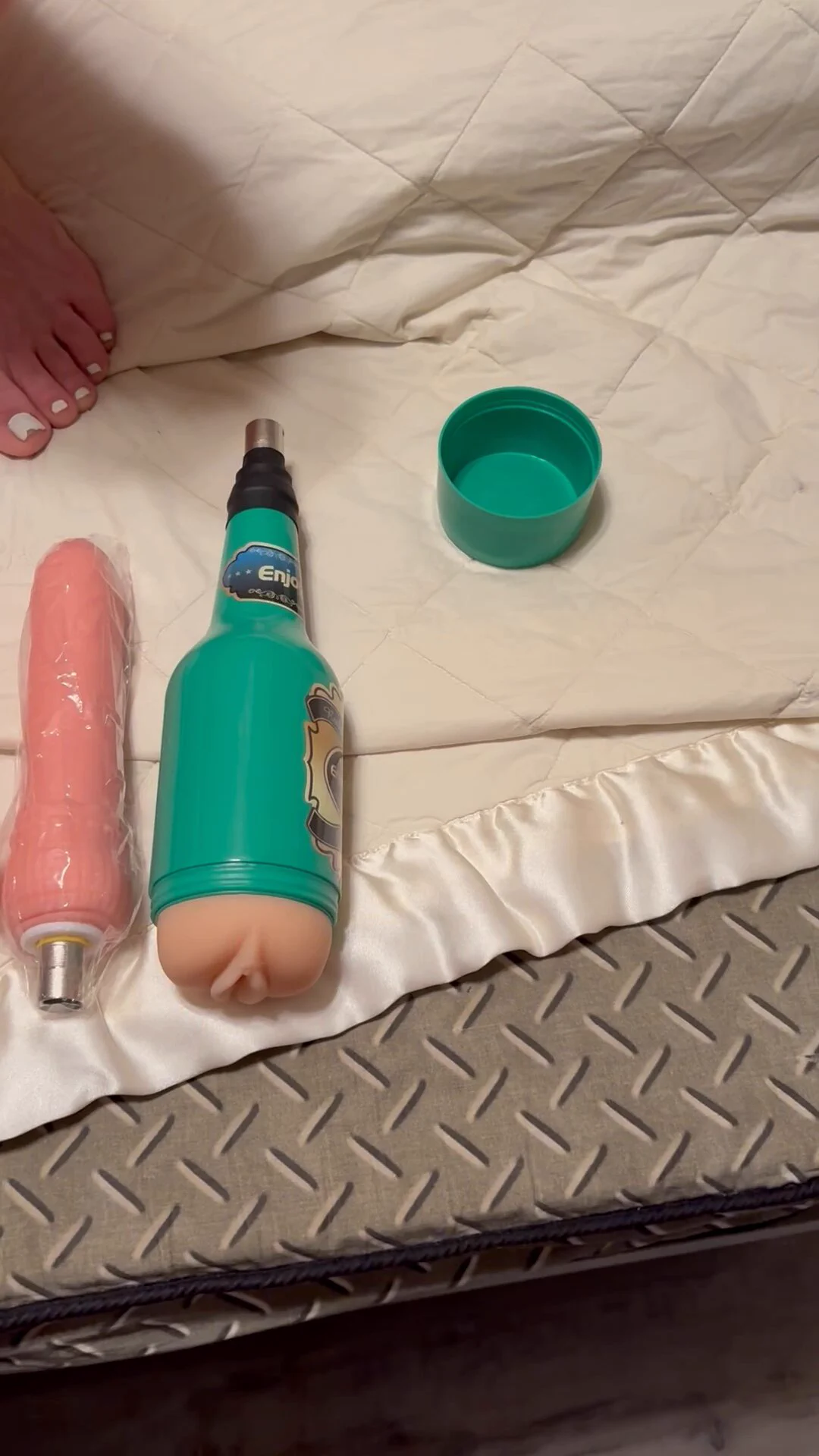 Check out this awesome device from @auxfun_c  It comes with a variety of toys. Something for every hole. There’s even a little something for the guys. Five out of five stars! https://t.co/xzKYkGmM0d