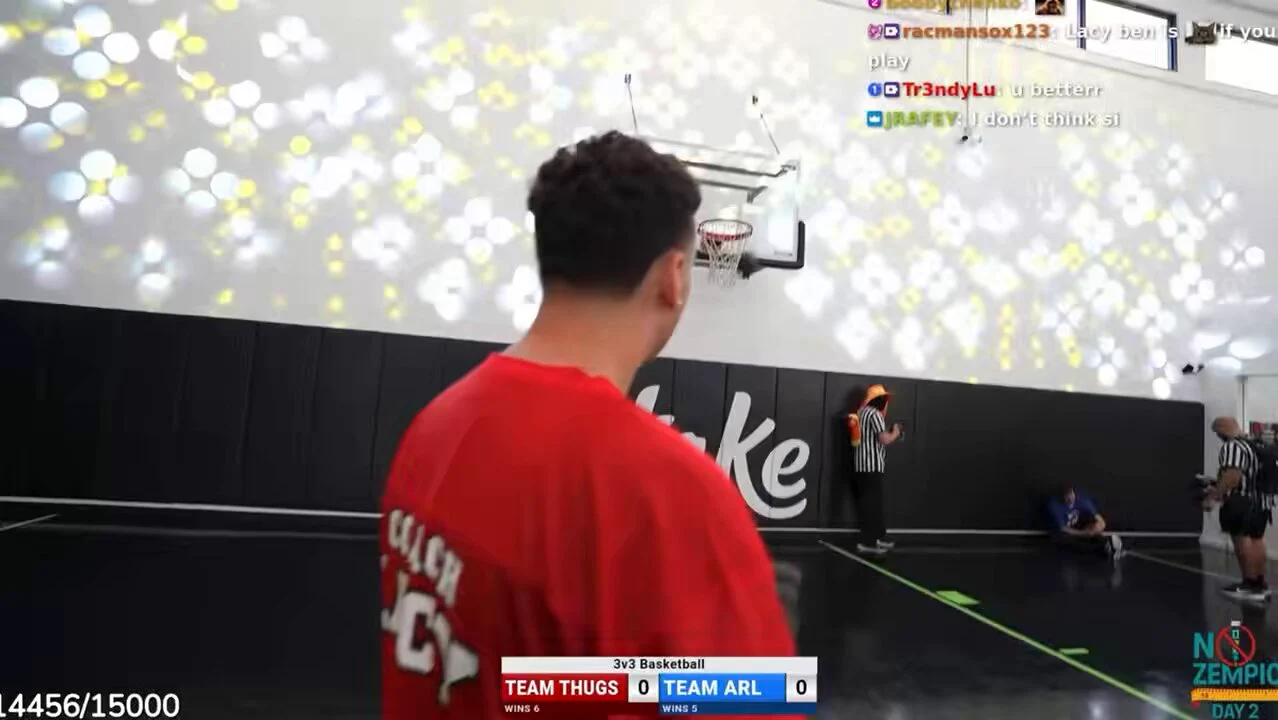 Lacy’s cameraman Drew tried to beat Arky’s world record camera reload time of 2 seconds &amp; couldn’t do it 😭 https://t.co/GoKVZYhvBl