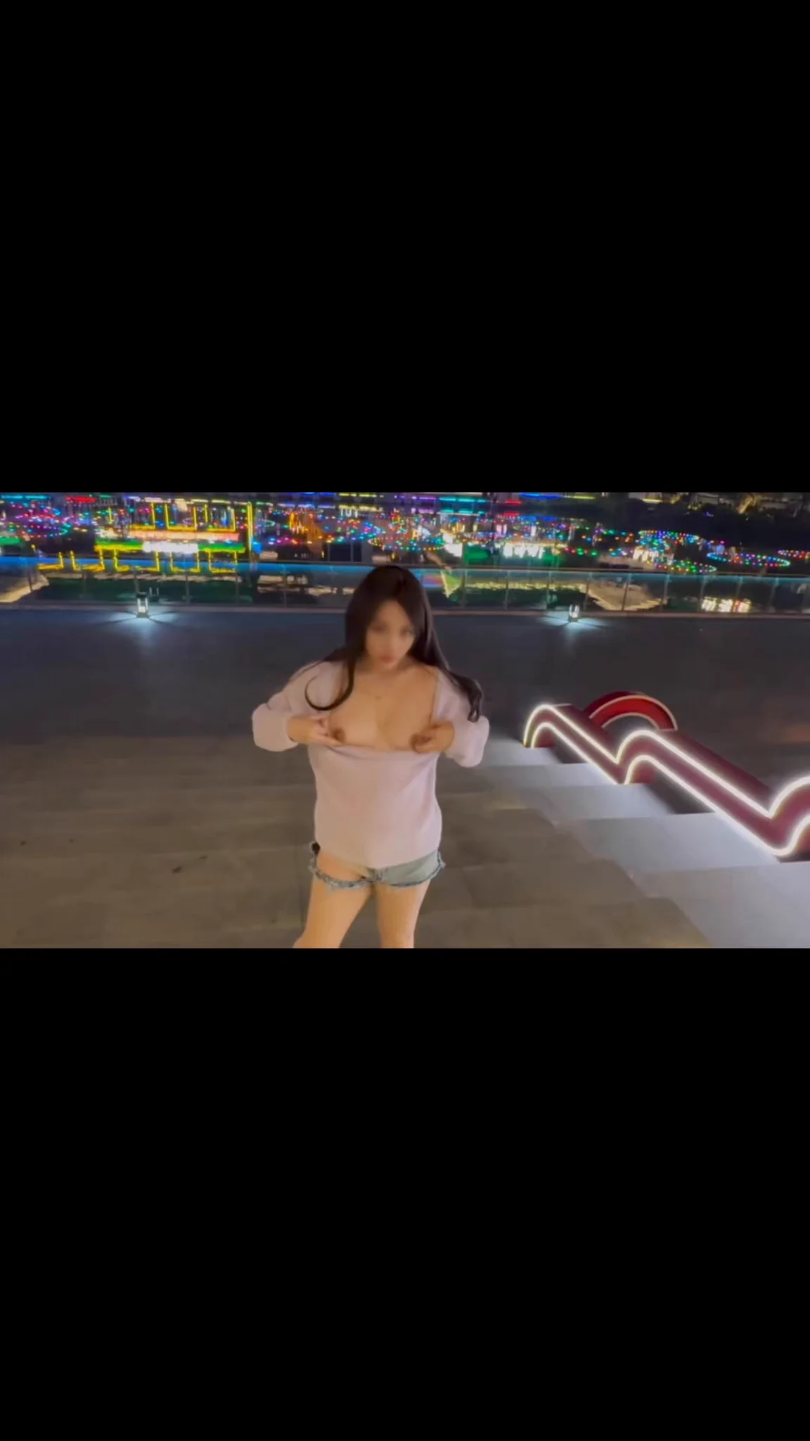十万粉纪念💋
是不是好久没有看见震撼人心的作品了？
下周三晚上，让我再次超越我自己～
答应你们一定会比马路中央做爱，勾引路人更加好看…
请各位尽情发挥想象力：评论区猜一猜这次将会是什么画面？
我将开一次大奖：猜的最接近的粉丝会得到我千里送的免费线下
再抽五个粉丝所描述的画面专属露脸定制哦～