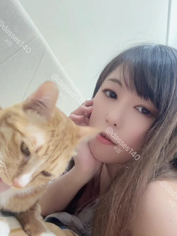 剛吃飽飯就跑來撒嬌耶🥰
不過他的舌頭好刺🤣🤣🤣 https://t.co/JvFLLyqTQE
