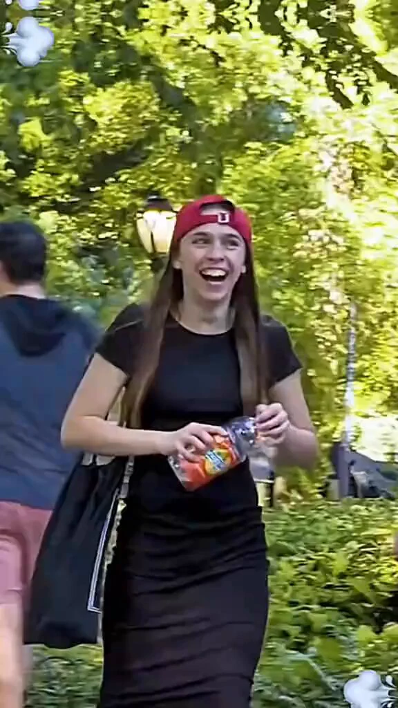 pranks that make people happy😂😂😂 https://t.co/9YlEmMXjm7