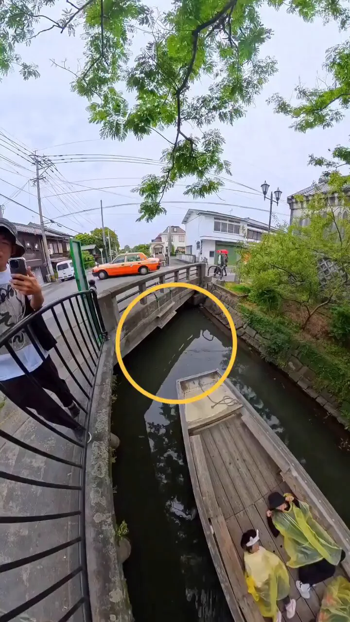 Navigating low bridges in Japan 
 https://t.co/VTauHAOW27