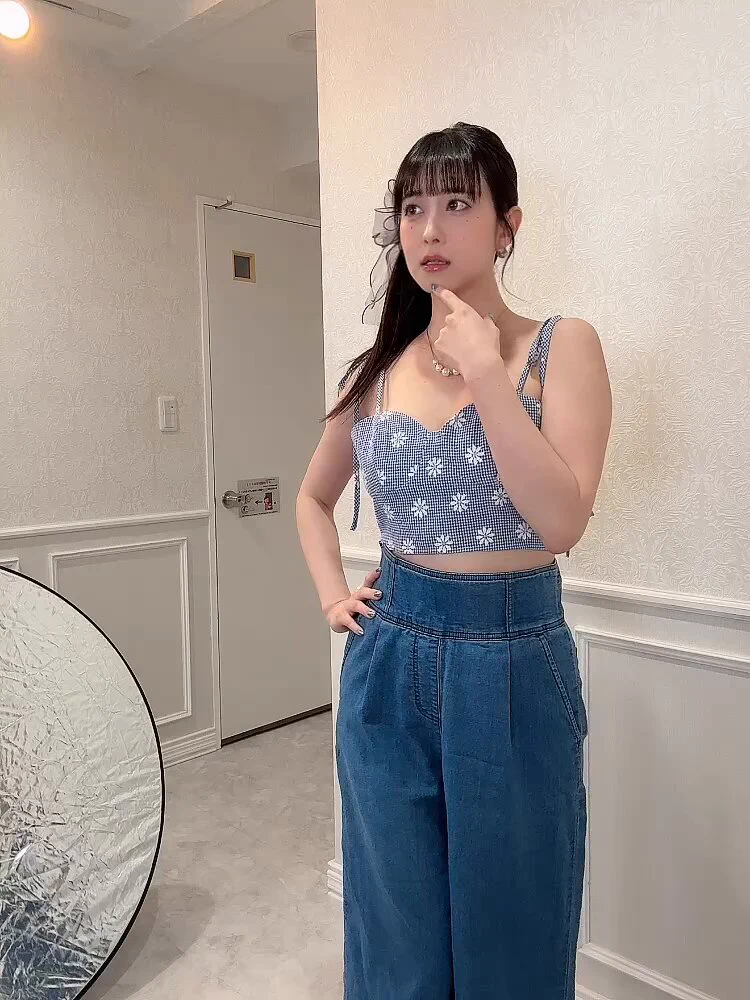 今日もお疲れ様でした☺️💕

撮影裏側のオフショット💕 https://t.co/YQ0pavyXAr