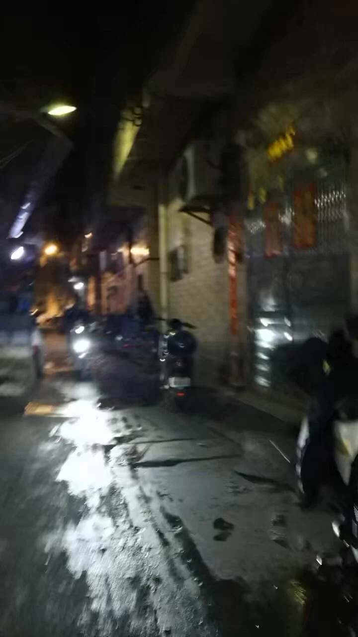 今晚经过🐔窝发现就一个了，近期广东是真严，巡逻守着🐔的，比🐔头还勤奋了，建议兄弟们二点后到点位，巡逻下班后🐔才批量出来，单次200，随便挑
#广州 #站街 #扫街 https://t.co/FRoLg0XOC7