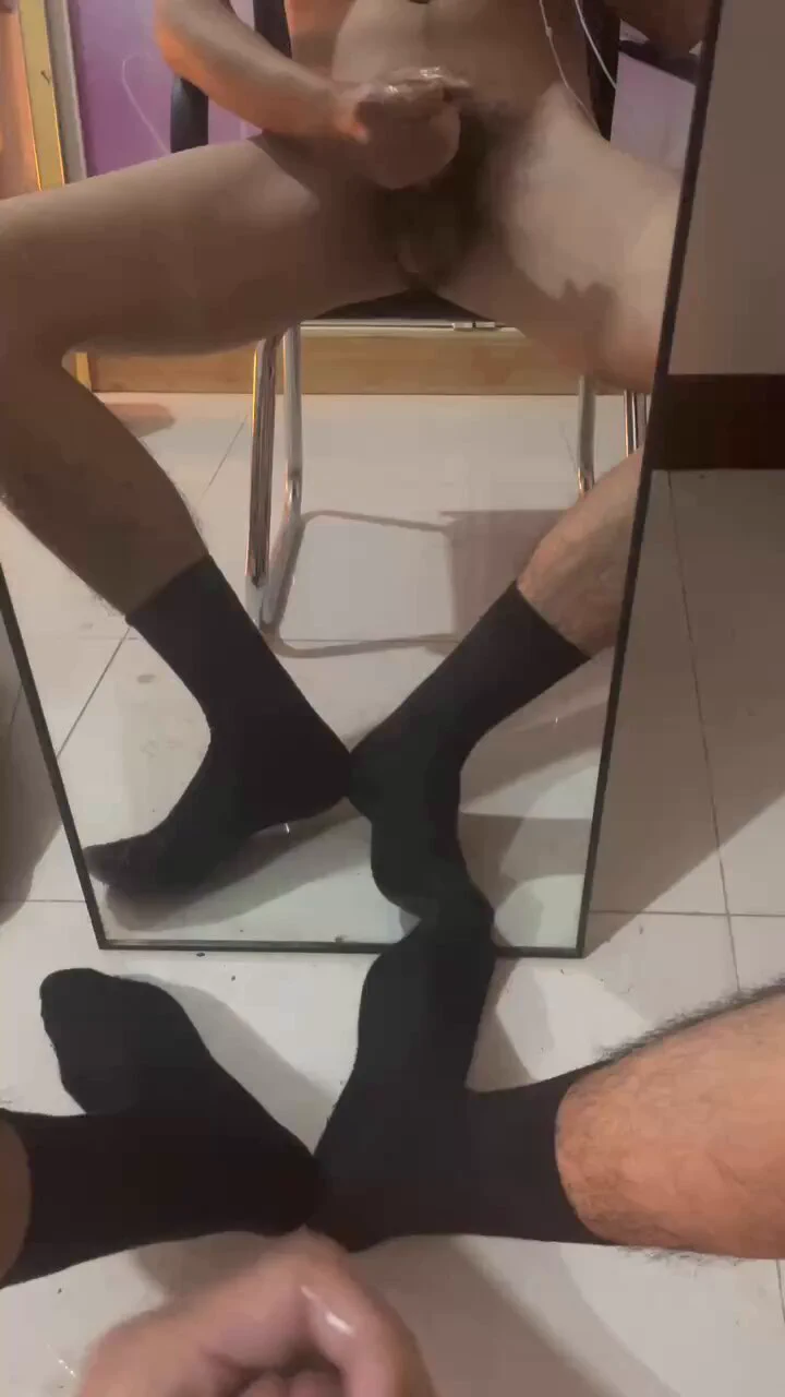 看到黑袜你就舔吧，用润滑油玩鸡巴挺爽，现在很喜欢龟啧
@007share 
@tankebuluo1 
@HZDS111 
@wqganenshi_
@DDDDBBHHH https://t.co/y0EGZWmt8U