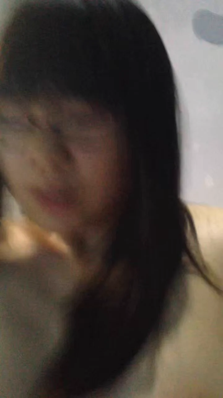 （声音开最大）前任在人前给人的感觉是一种很淑女气质的女生，一开始相处的时候，确实也是，接吻也不会伸舌头，很多东西都是要慢慢教，但是往往就是什么都不懂，才最容易调教，第一次在楼道做爱也是，和她说教室已经关灯了没人会过来了，她就信了，和她说吃精液好，她也信了，每次都很自然的吃了😂 https://t.co/zt9C8t41T3