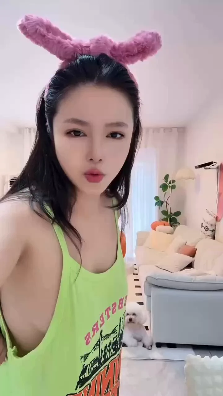 太佩服你们这些会套路的人了 整个奶子都出去了 https://t.co/ttugNLzjih