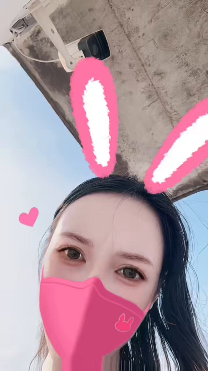 上我家天台晒太阳🌞漏出 摄像头下面刺激了哦 此时此刻监控室有人看吗对面还有个摄像头🫣🫣🫣

 @luchu888 
@ypzs888 https://t.co/tyW0A8RbQI