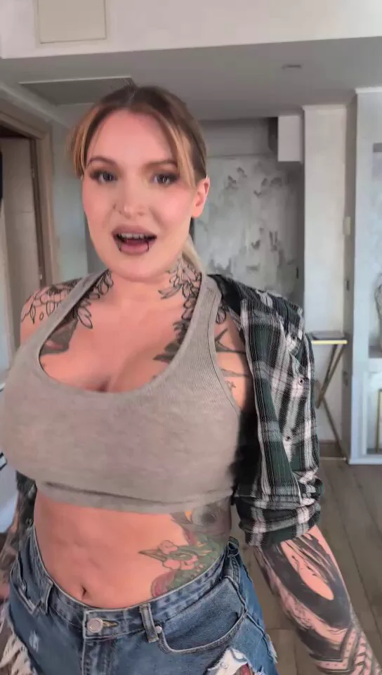 Showing off my secret talent on set with @VRixxxens, did you know I could do that? https://t.co/F8uOYDBvwU
