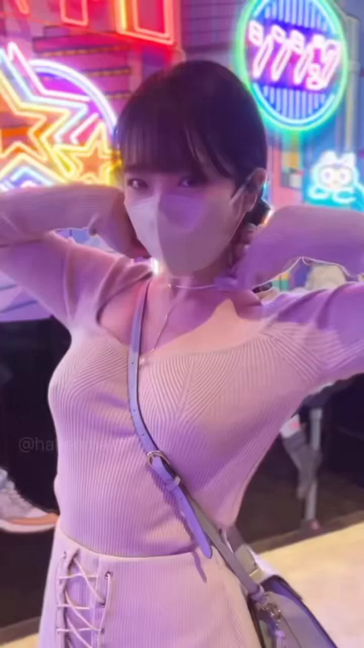 Just a cute date at the arcade 💕
Try to win my heart like you win those plushies?

今天也在游戏厅被你宠坏了～💕
你能像夹娃娃一样，把我的心也带走吗？😳 https://t.co/sr4LiJB6Ip
