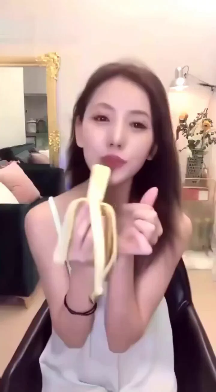 老妹嫩的很啊还喜欢吃哥哥的大香蕉🍌 https://t.co/W2zgTW3Rb1