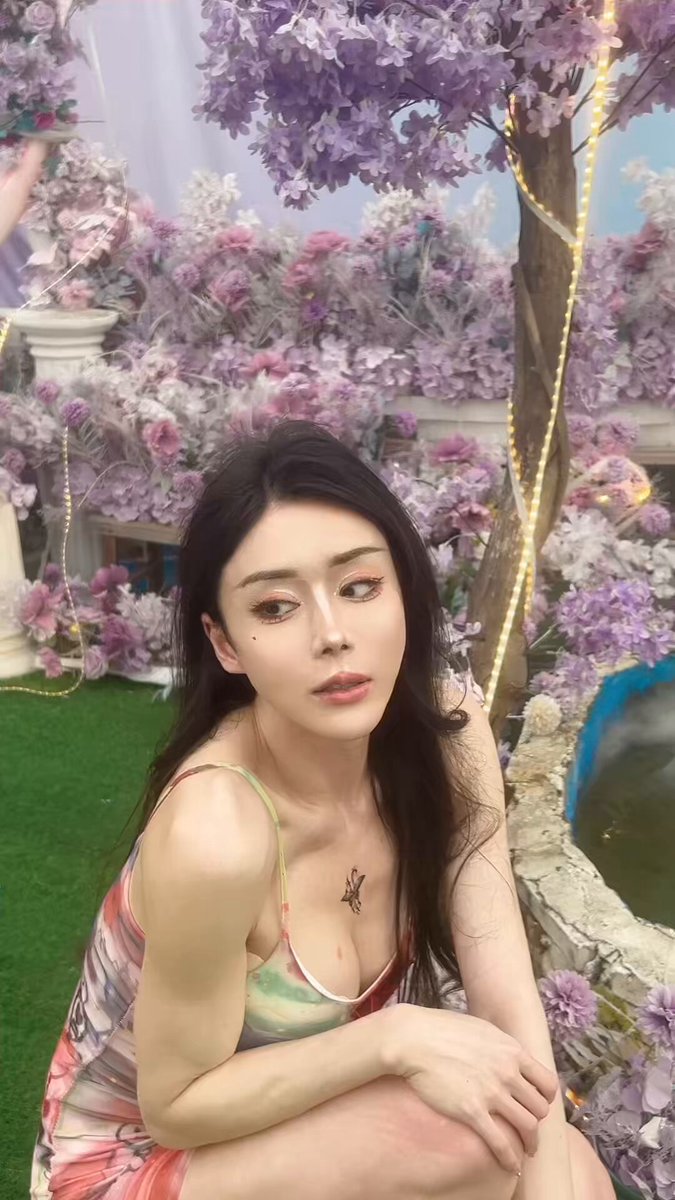 天气预报晴天有雨🌧️
天台有超级甜妹☺️
#上海ts https://t.co/5BdCiA6kMN