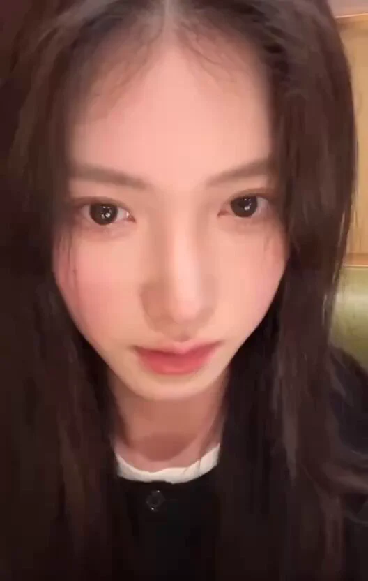 #深圳 
甜美网红天菜 
无纹身白皙甜妹网红 
年龄/04身高/169罩杯/C体重/88
无小肚子无赘肉，皮肤如婴儿般雪白细腻光滑
打扮洋气，大牌气质，谈吐优雅
本人精致比照片更真实好看本人更甜更古灵精怪
🛰️luo222jie

🐧394778167

看照门槛🚪 100 （永久有效） 备注zfb口令🧧
✈️ https://t.co/NRs2DR2xRw https://t.co/JhCujmhnYi