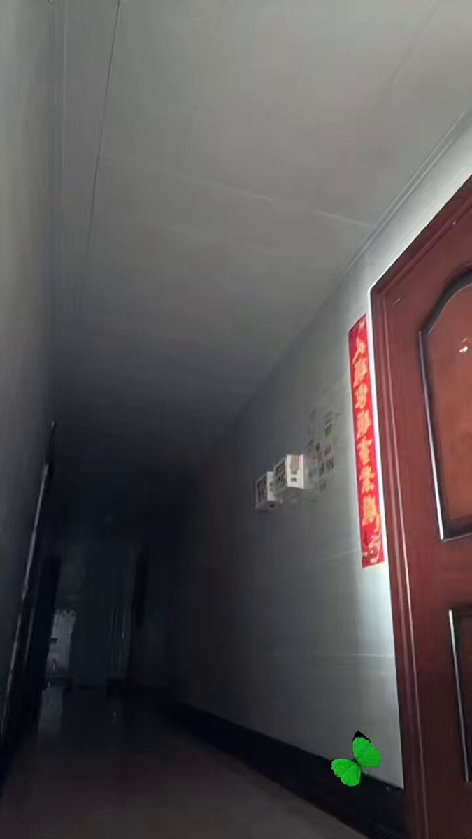 赶紧回家总感觉随时有人出来我手机还开这么大的音乐声主要太耀眼啦听不到别的声音
 @luchu888 
@ypzs888 https://t.co/vbxUQStee3