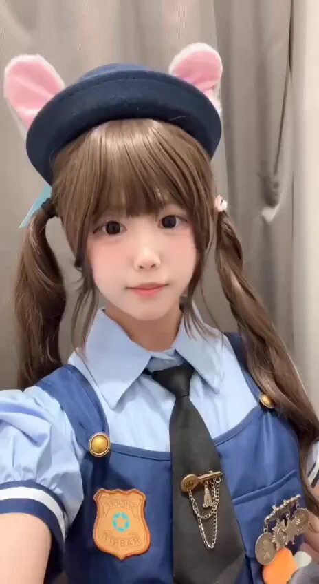 🟡妹团交友俱乐部💌✈️客服：https://t.co/R90yq6OKxF

妹团客服收到 #浙江 #义乌 18岁服务员小九的申请，155cm，82斤，B杯，活泼得像小太阳！
她是个勤奋的小服务员，带着点俏皮说：“我在义乌忙着端盘子，爱笑爱玩，可生活费总不够买新裙子和零食！”
她站在菜市场门口，手持鲜花拍下自拍，穿着简约制服，背景是热闹的街景，笑容灿烂。
她轻声说，“我想找个金主哥哥陪我，能飞外地也能过夜同居！”她补充，“接受kou但体检后不无套也不内射，不SM，性格开朗听话不事逼！”她笑得甜甜，“期待一个暖心的哥哥，和我一起享受市场里的甜蜜时光！”🌸 #妹团甜心 #找糖爹趣闻 #金主 #糖宝 #糖爹 #甜妹
