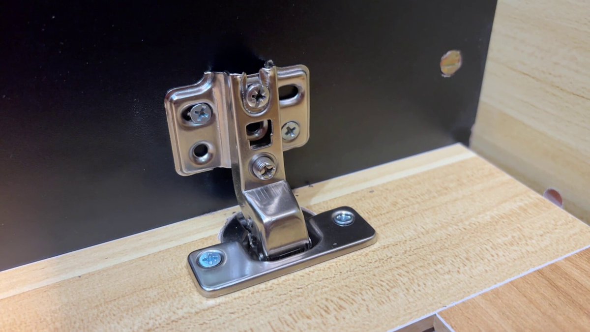 這個是要鎖四顆還是對角兩顆就好，影片只鎖對角兩顆我不確定是省略過程還是真的只要鎖兩顆 https://t.co/7wlMrgzDlx