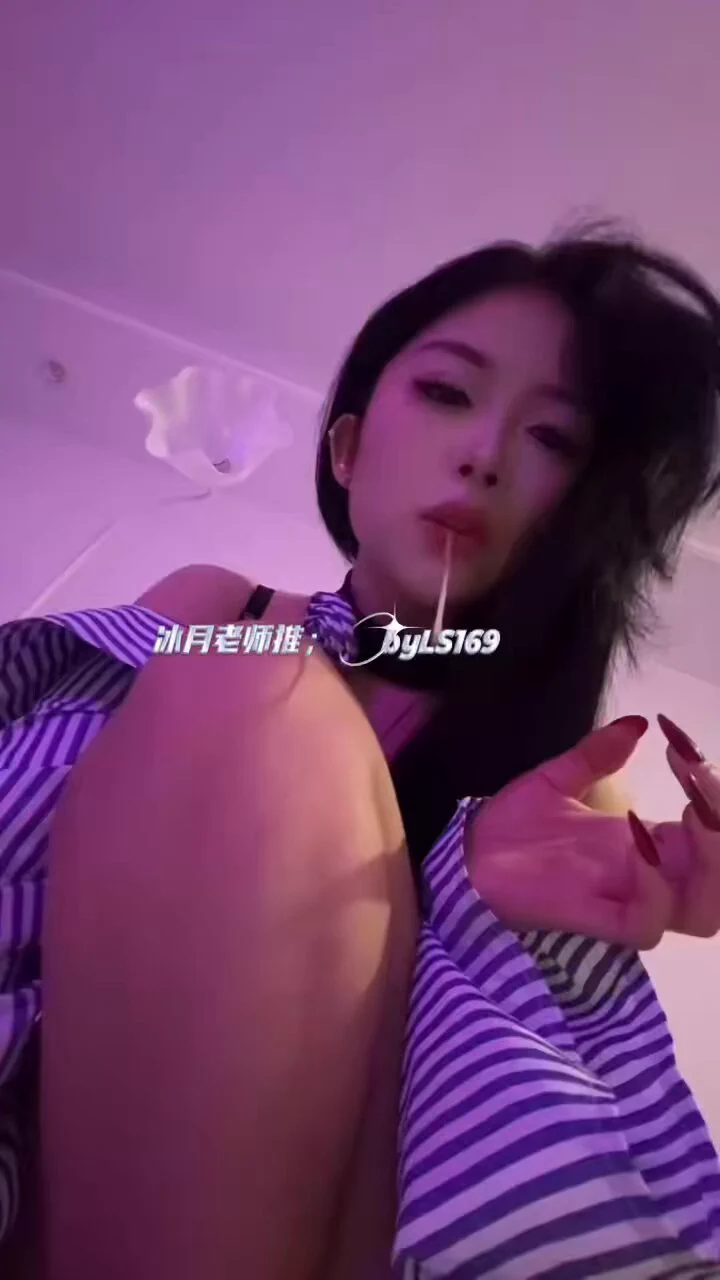 贱货们张大嘴巴，把主人浓郁的口水还有清嗓子的浓痰一点点吃下去，好好练练，以后用狗舌头给主人灭烟，下贱得公畜当主人的烟灰缸都是你们的荣幸。
#口水 #烟灰缸 #上海冰月S #上海SM

@BBYouzhiyuan 
@SexytoDoll 
@SexytoGirl 
@SexytoBaby https://t.co/X2CyPzd4th