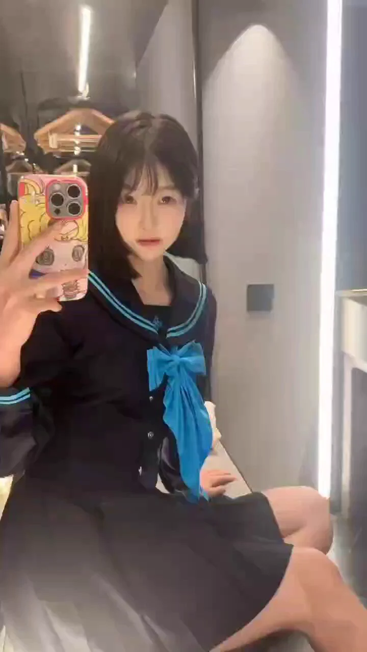 🟡妹团交友俱乐部💌✈️客服：https://t.co/R90yq6OKxF

妹团客服收到投稿 #成都 18岁 #学妹 小怼，165cm，85斤，C杯，日本留学生小提琴演奏专业，演出级别！
她是个才华横溢的女孩，带着点调皮说：“我在成都读大学，爱拉小提琴，可留学费用总让我捉襟见肘，想找个金主哥哥带我去港澳玩！”
她坐在优雅餐厅，手持刀叉自拍，背景是温馨灯光，笑容清纯迷人。
她自信说，“我皮肤光滑无痘无整容，比例好真人比照片好看！，能飞外地港澳过夜同居，体检后戴套kou可，但不SM不内射！”她笑得甜甜，“期待一个暖心哥哥，和我一起奏出甜蜜旋律！”🎻 #妹团甜心 #找糖爹趣闻 #金主 #糖宝 #糖爹 #甜妹