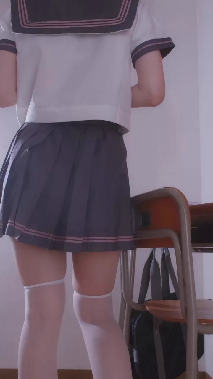 床に落とした消しゴムを拾ってくれる隣の席の子 https://t.co/UkK2DV5o4K