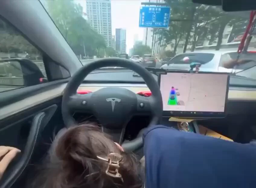 特斯拉也许可以自动驾驶，但是当欲望来了的时候，姨却只能手动解决…

最近银行工作压力太大啦，这次真的忍不住了，头发挽起来先含一下吧。对男人来说这算是顶级体验吧…

趁着周末继续宠粉，还有想见的吗，同城优先～ https://t.co/xSs7TQjlBZ