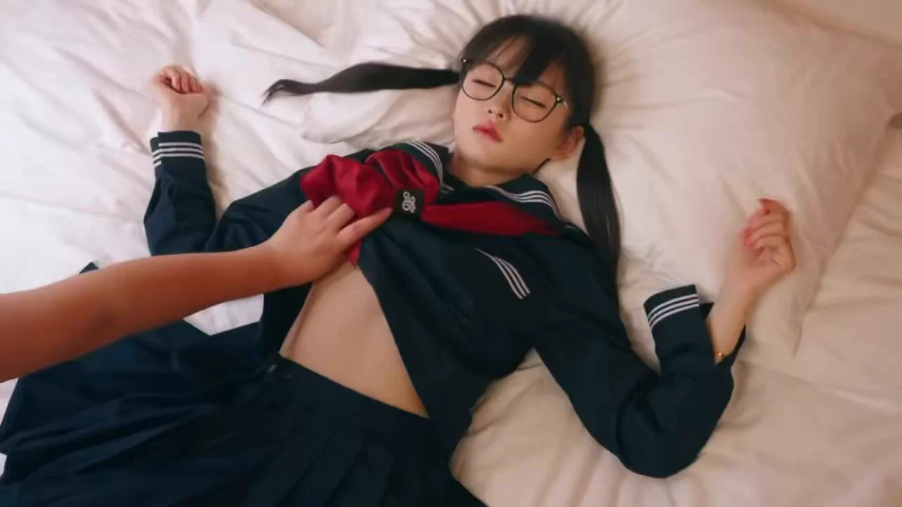 『靡途』             
          转•关 抽三人送上全部

剧情模拟
 那个女孩 注册了里账号

📹@AmaoagouAnna 
内容介绍： PPT格式创作•照片152P•15gif•剧情MV 1分56s ​​​

@BBYouzhiyuan
@SexytoDoll
@SexytoGirl
@SexytoBaby https://t.co/UdWuqv5dFb