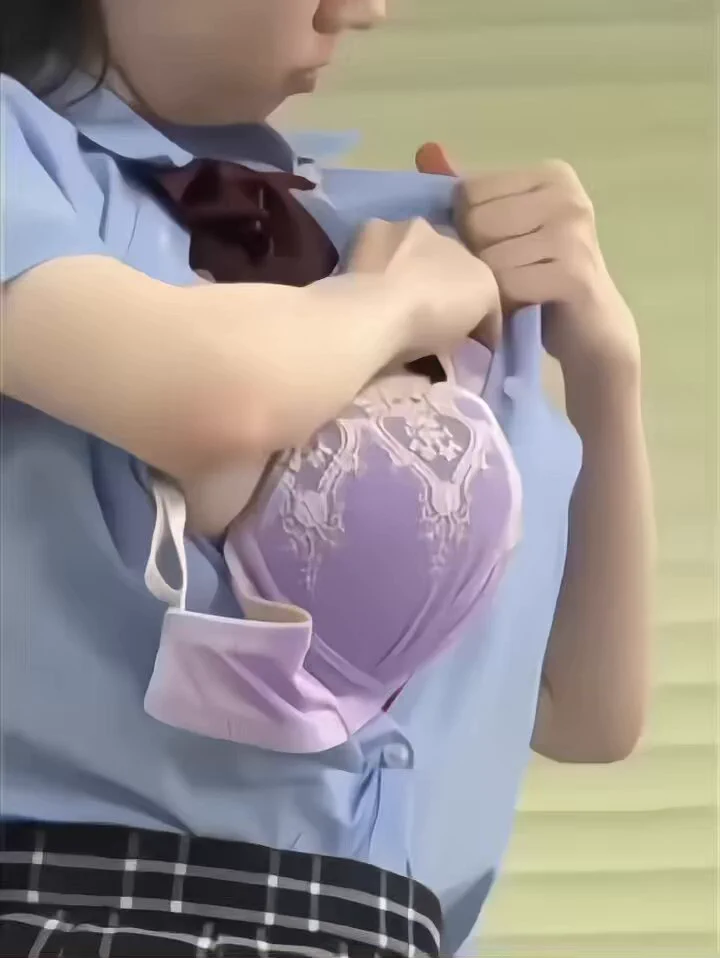 拉拉队员如何正确擦汗 #露出 https://t.co/oSNEjaacll