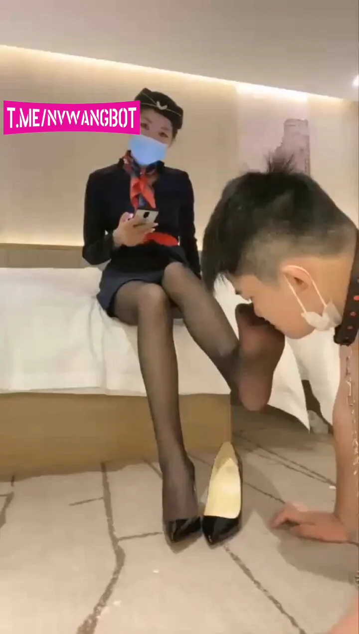 调教视频 开发空姐跪着舔飞了一天的香脚底，你想成为空姐的狗吗？完整版 41 分钟.

#调教视频 #空姐女王 #空姐 https://t.co/btWF8LEK4W