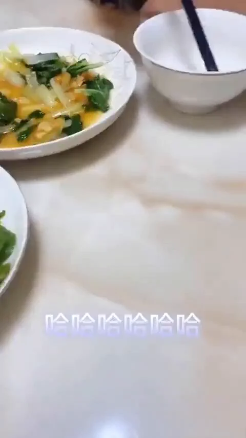 来我的家，吃我的饭，喝我的酒，操我的老婆！
单男抓着老婆的头发，狠狠的抽插她的屁股，一点也没有怜香惜玉！
别人操我老婆操的越恨，我就觉得越刺激！ https://t.co/mnTKoBZNIi