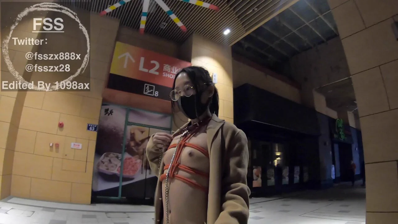 #人前全裸 #勾引路人 粉丝任务，红绳捆绑带狗链，在男卫生间勾引路人，在卫生间调教珊珊，并且啪啪啪内射💦
@LC_kuking
@SS_kuking https://t.co/NrIYAIqjnI