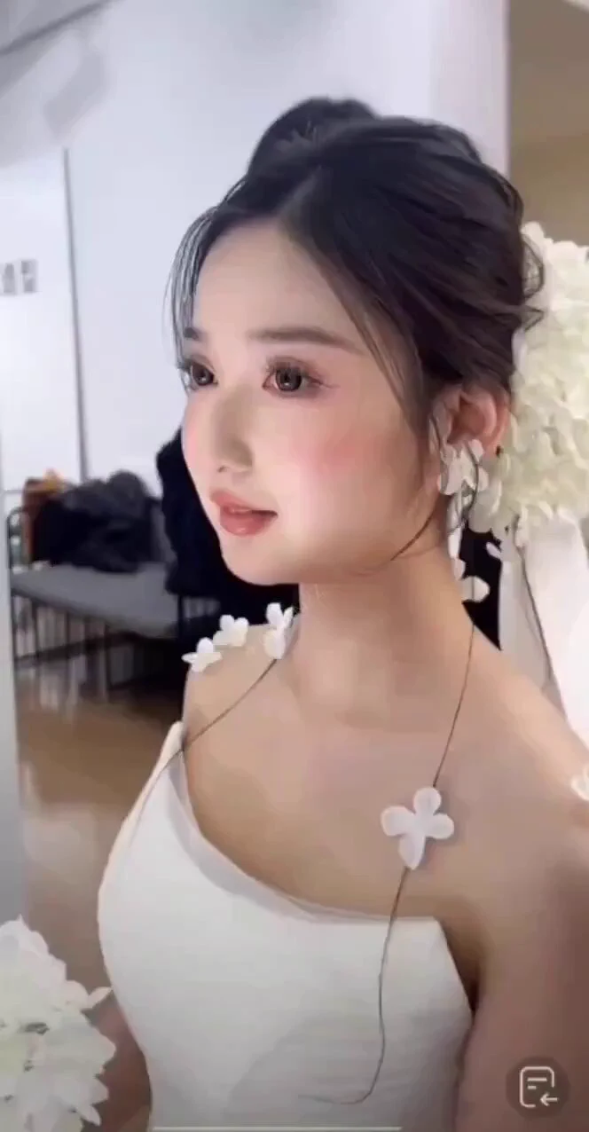 小可爱怎么不喜欢穿奶罩啊😍 https://t.co/aeuP4fA20r