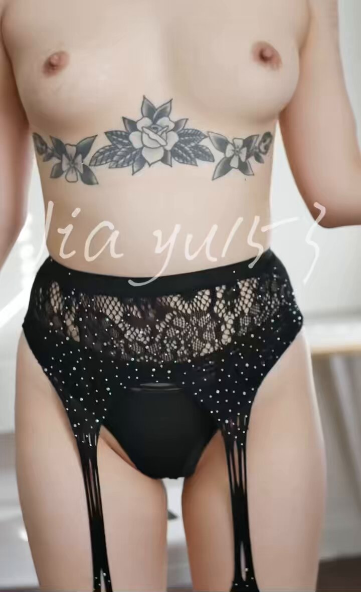 看一下啦這哪裡是飛機場 乳環拿掉照樣Q彈
穿著吊帶褲的樣子是性感才不是騷勒
-
原本想著要不要收斂一點
但又忍不住享受這種被偷看的感覺

#騷起來的樣子怕你受不了 https://t.co/mO1Yi3PAOp