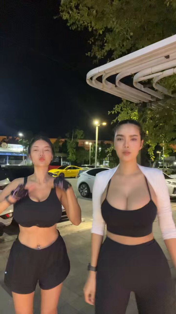 วอร์มมก่อนเข้ายิม https://t.co/Z7OAoW7Xik