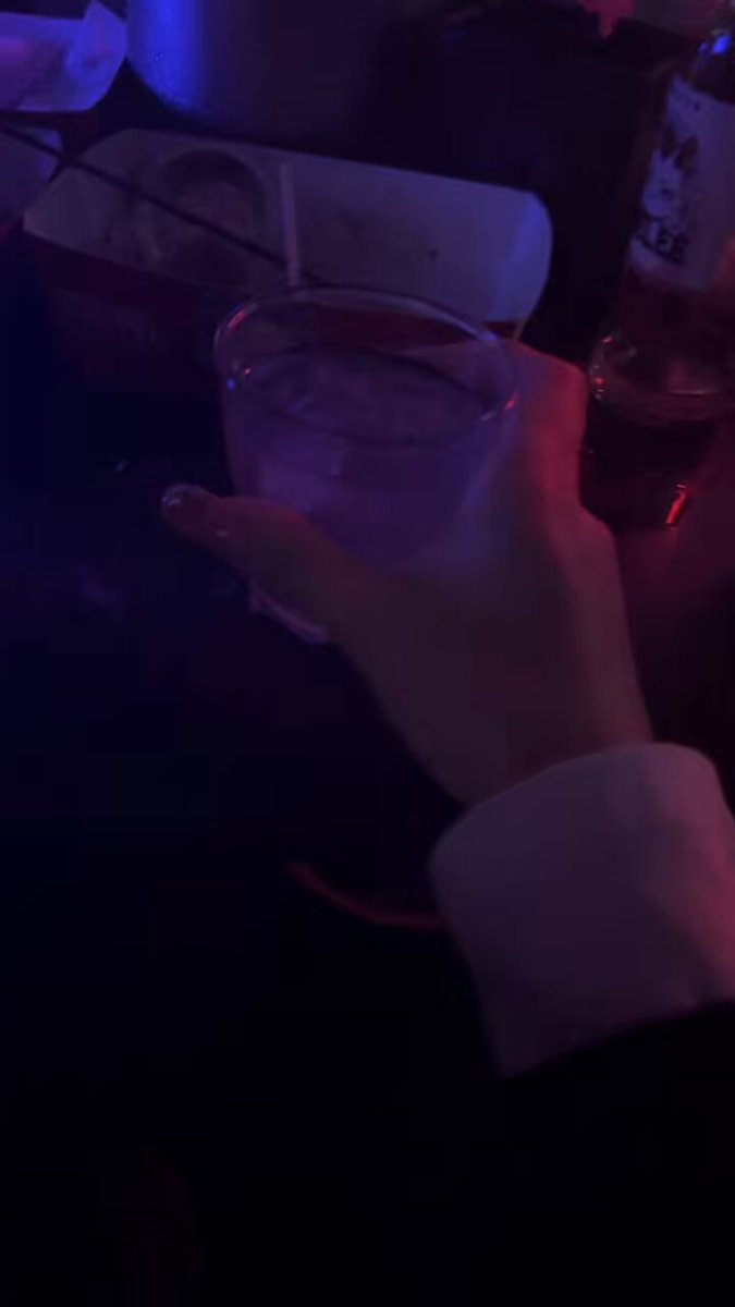 Emo了，碰一杯 https://t.co/ewvifvE1un