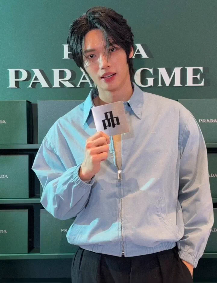 Hi Win, welcome back!

這次見他感覺少年感加分。✨

cr. shiyeeeee

WIN BA PRADA PARADIGME
#PradaBeautyxWin
#PradaBeauty
#winmetawin https://t.co/TqQjJUWgW0