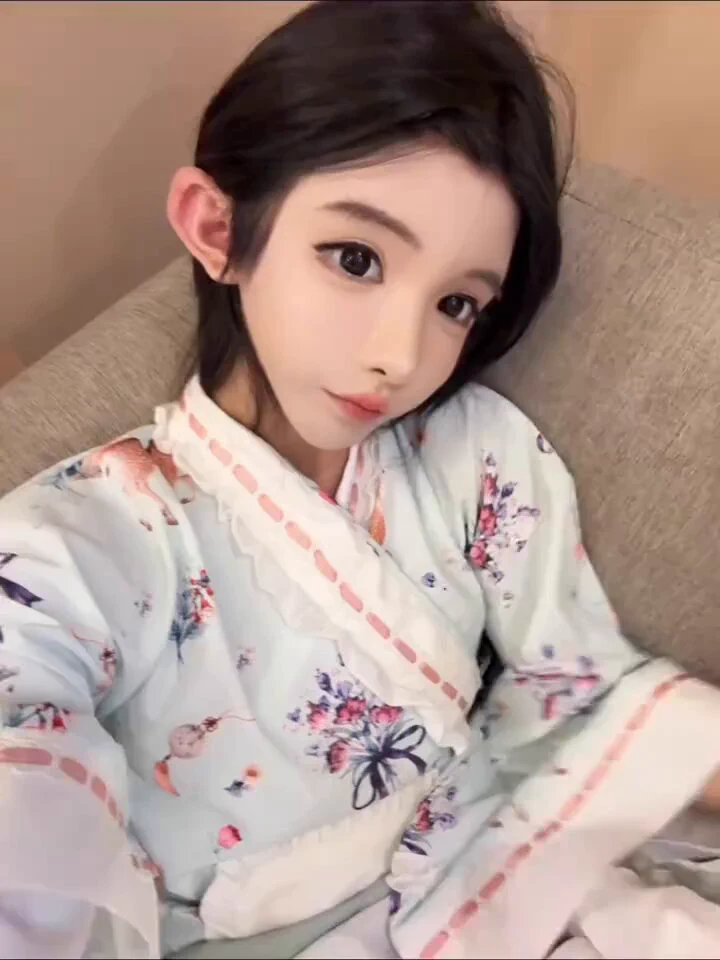 明明我更可爱 不许跟别人聊天了 https://t.co/qExsh9RE1r
