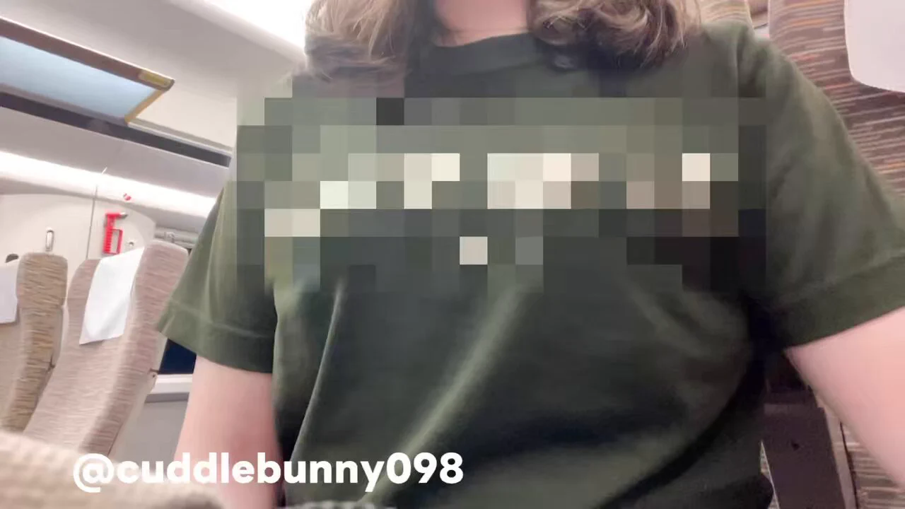 高铁露出  前面聊天的大妈突然往我这走  吓洗了  希望没有看见我呜呜
#露出 #人前露出 #露出任务 #高铁露出 #揽茝
@luchu888888 @Public_Catgirl1 https://t.co/FaHEi8gutN