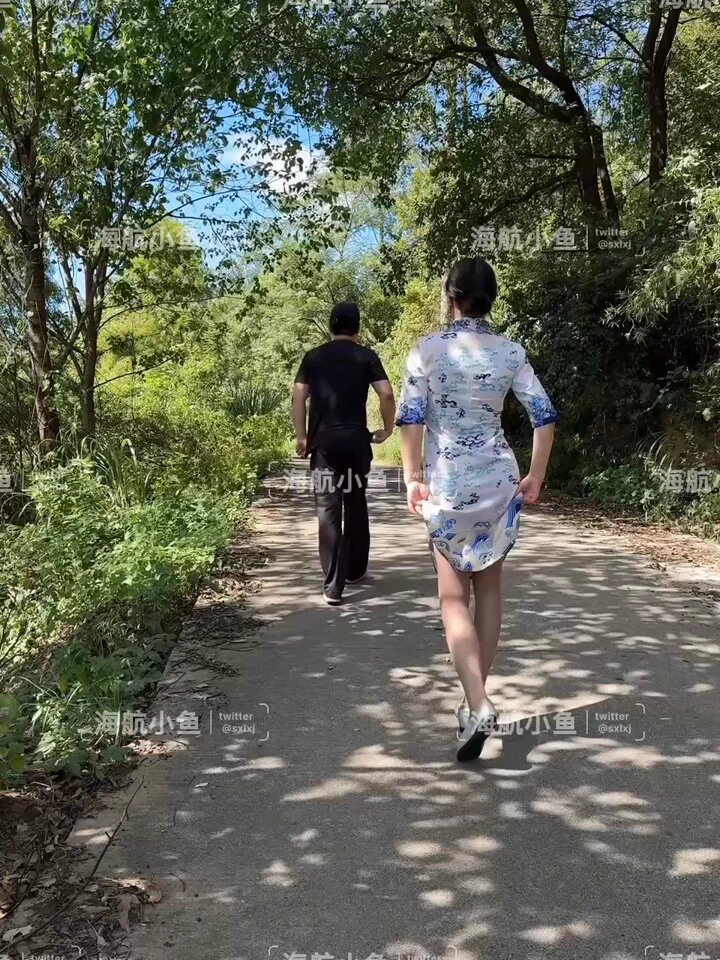 有人说小鱼是暴露狂，但我觉得不是，我只是喜欢露给别被人看见的羞耻感~

今天落地比较偏，看见有个大叔在野马路上行走，就把内内脱掉跟着大叔后面走在地上扭动，好想大叔回头看见现在这副身后的场面但是又好害怕大叔回头~

感觉这样好刺激，有人喜欢小鱼的这样的反差吗，喜欢的可以私信哟~ https://t.co/CEW9ugXE0q