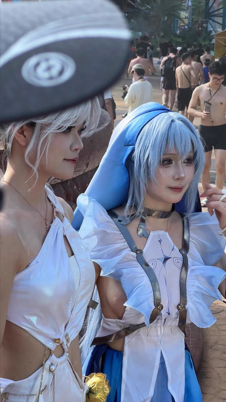 漫展骚鸡coser 长隆水上乐园   巨乳  露奶  露阴毛   眼睛都看不过来了   #漫展 #长隆水上乐园 #泳池派对 #cosplay #暴露狂

主页置顶的电报群里有更清晰完整的版本 https://t.co/tGEMKn4Vqy