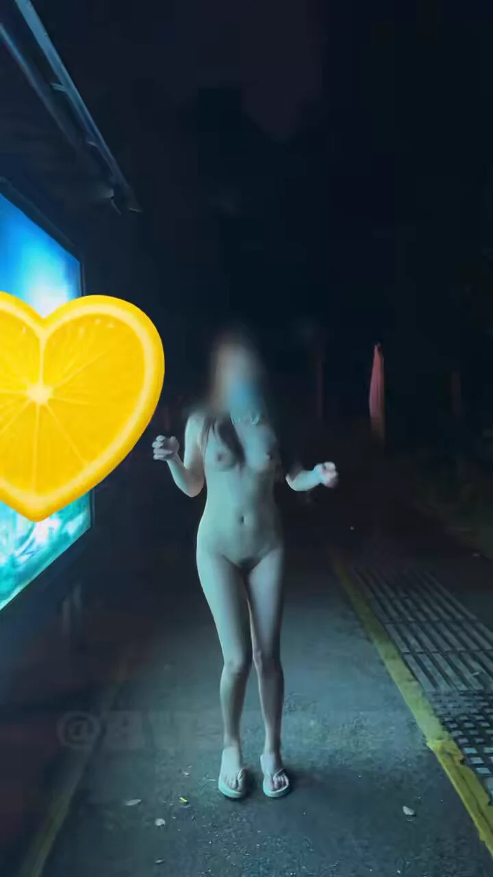 其实还有很多视频没发，但是她说不好看😅我就发了，请问到底是哪不好看 https://t.co/C4njMqP1tk