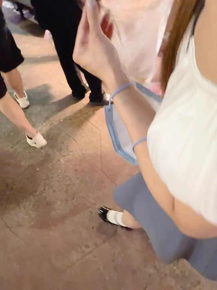 男朋友出差
妹子臨時沒有局
問我要不要來逛夜市
我說何止帶你逛夜市
說不定晚上還帶你去夜店看猛男秀
到家再好好吃一頓粗飽
#嘻嘻 https://t.co/pYiI006buw