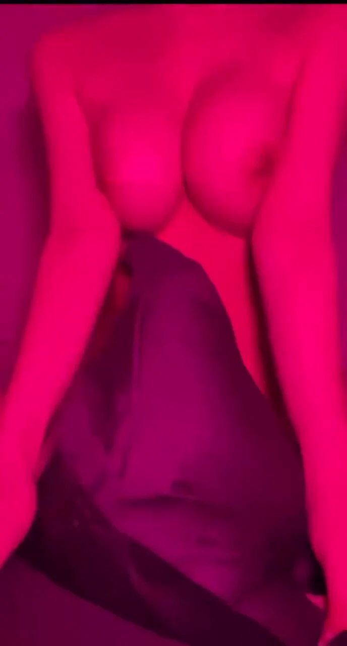 對高潮的渴望 讓我的腰根本停不下來
觸電的感覺蔓延全身 
喘的每一口氣都會越來越急促
一瞬間大腦跟當機一樣一片空白
瞄向胯下間被慾望蹂躪的枕頭..🥵🥵

💋無套約愛這裡找我 ➡️ 
💋https://t.co/yWkccpeou6 https://t.co/VPhovhsFzG
