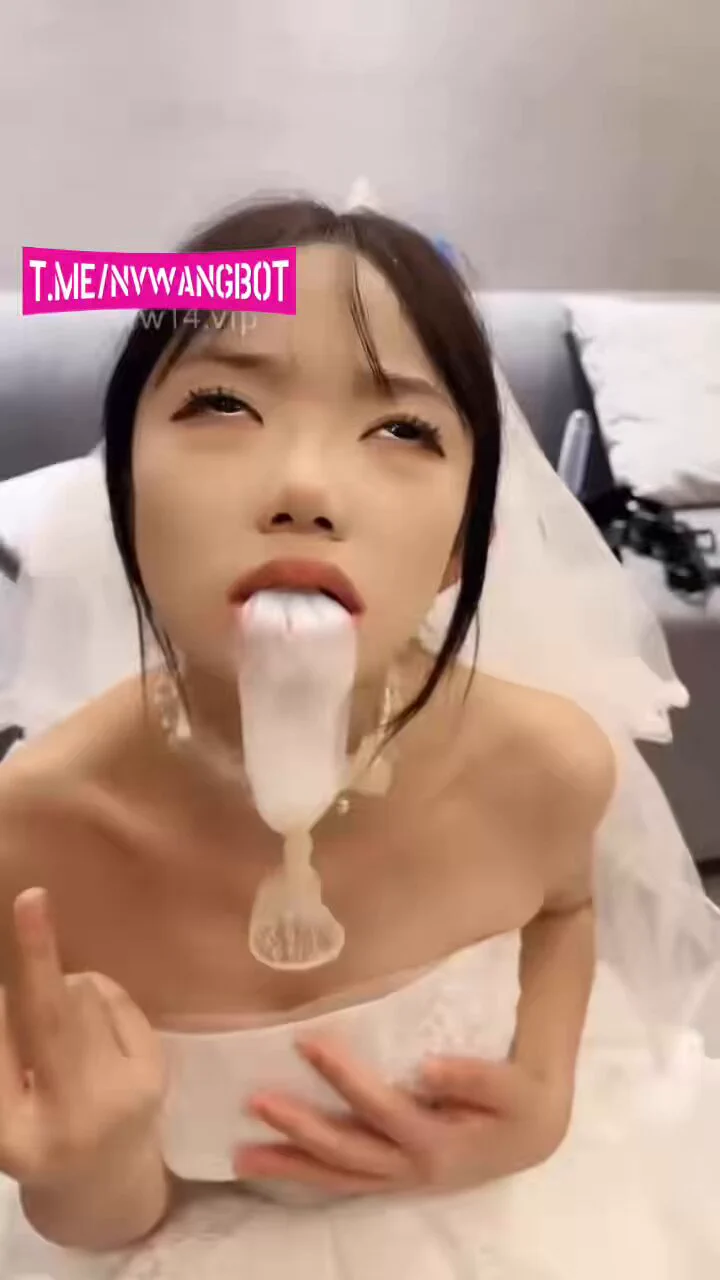 绿奴视角 废物绿奴的婚礼现场，看着自己老婆穿婚纱出轨，被调教成母狗，跪着默默打飞机！完整版 48 分钟.

#绿奴视角 #母狗 #绿奴妻 https://t.co/pbD4EeIRJ8